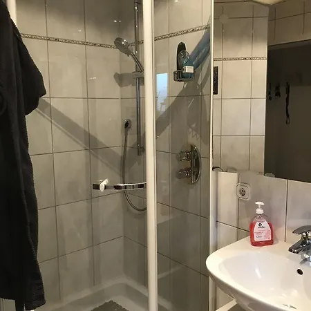 Secondhelp בית אירוח *