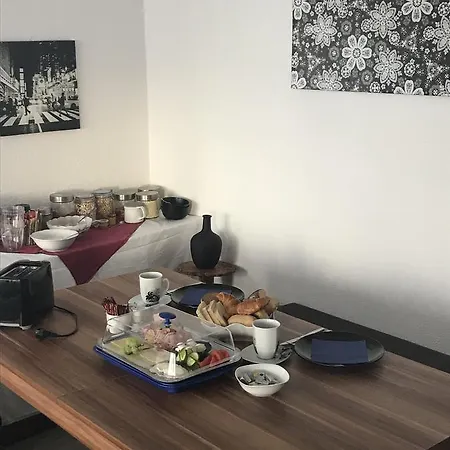 Secondhelp בית אירוח